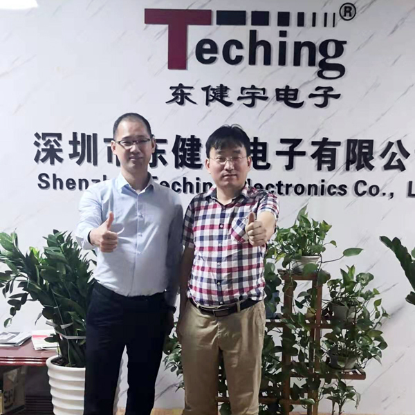 香蕉网址在线观看連接器與東健宇領導人合照
